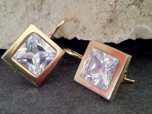 Bezel earrings,gold gemstone earrings,Clear Quartz earrings,square earrings,dangle earrings,faceted earrings,april earring