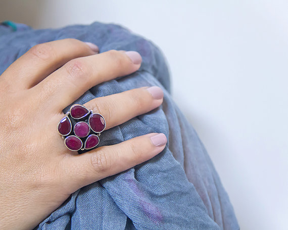 Flower Ring - Ruby surronded with Garnets - 925 silver ring