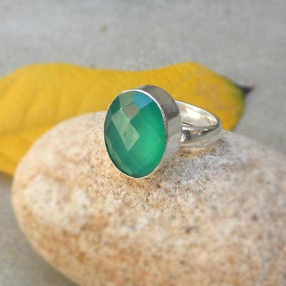 Green chalcedony ring, Gemstone Ring, bezel oval ring, Green chalcedony sterling silver ring size 7, Fashion Ring, chalcedony ring