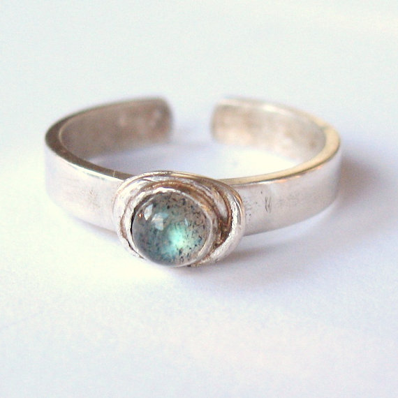 Labradorite Toe Ring, gemstone toe rings, stone of destiny, gemstone jewelry, wedding, bridal party accessories, symbolic jewelry