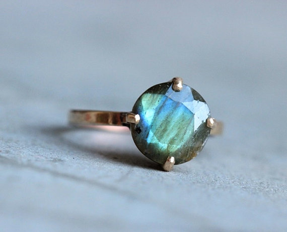 Labradorite gold ring- 18k gold ring - Labradorite ring - round - Solitaire - prong ring