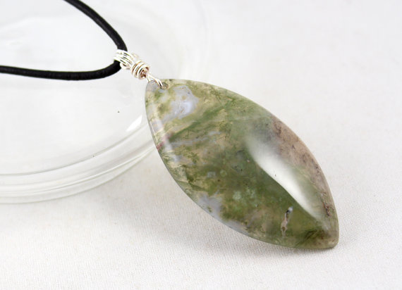 Moss Agate Pendant, Gemstone Pendant, Yoga Jewelry, Yoga Style, Healing Gem, Gemstone Necklace, Leather Cord Necklace, Cord Choker, Yoga