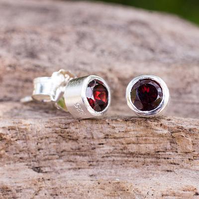 Stud Earrings with Faceted Garnet