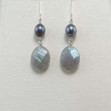 Labradorite Earrings Gray Pearl Silver Earrings BlueGreen Shimmer Earrings Freshwater Pearls Gray Silver Drops Gemstone Earrings Blue Gray