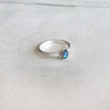 Labradorite ring, sterling silver ring, gemstone ring, tiny labradorite ring, round gemstone silver ring, round labradorite ring